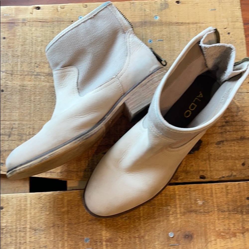 Aldo Creme Leather Bootie w Zipper Back SZ 9